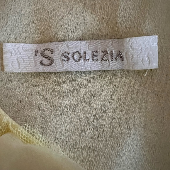 Chic Yellow Ruffle Blouse - Picture 3 of 11